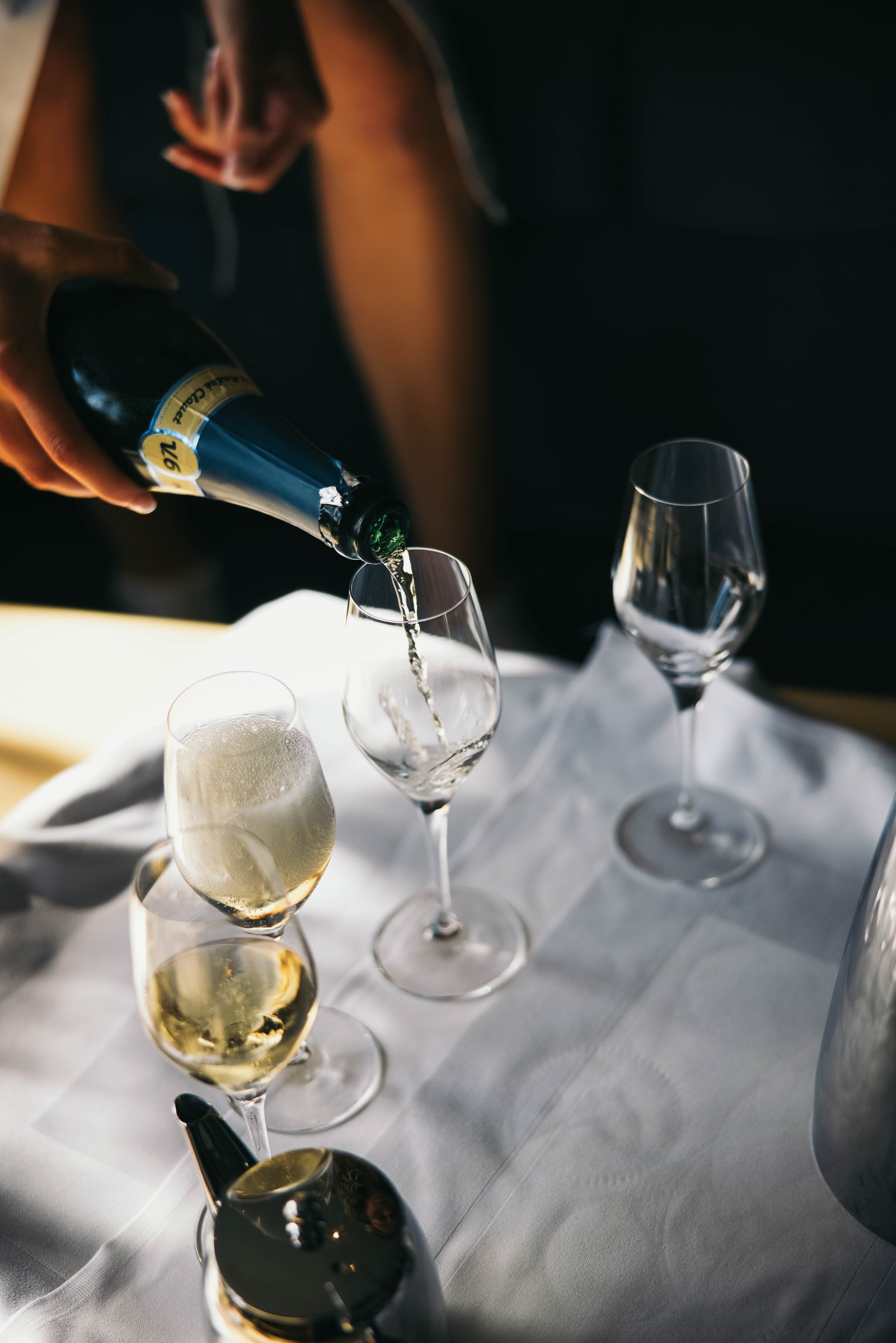 Champagne helles i glass under forberedelsene