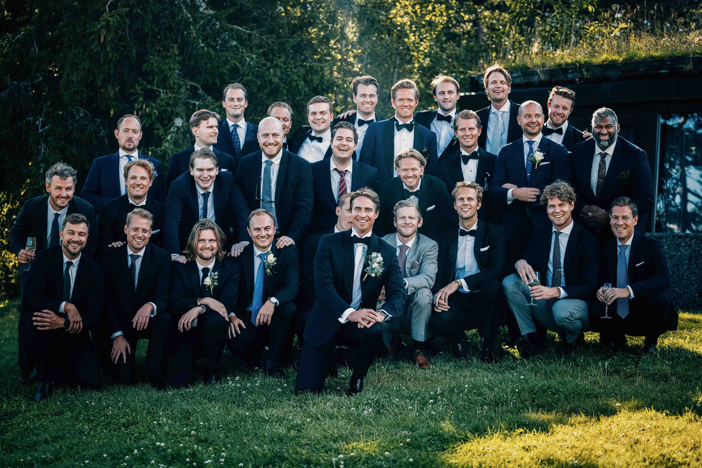 Et stort gruppebilde fra bryllupet