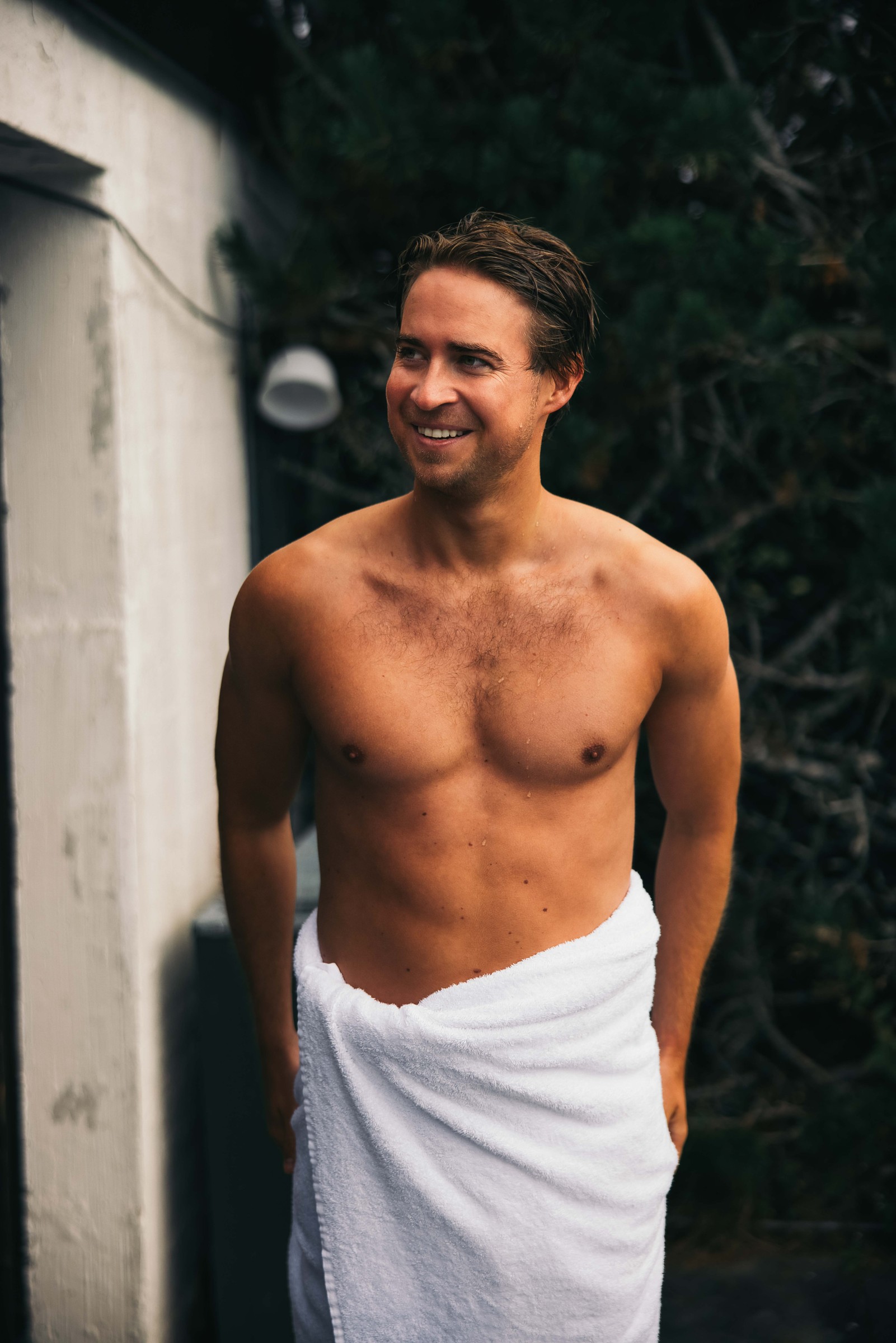 Tore ved huset før han skifter